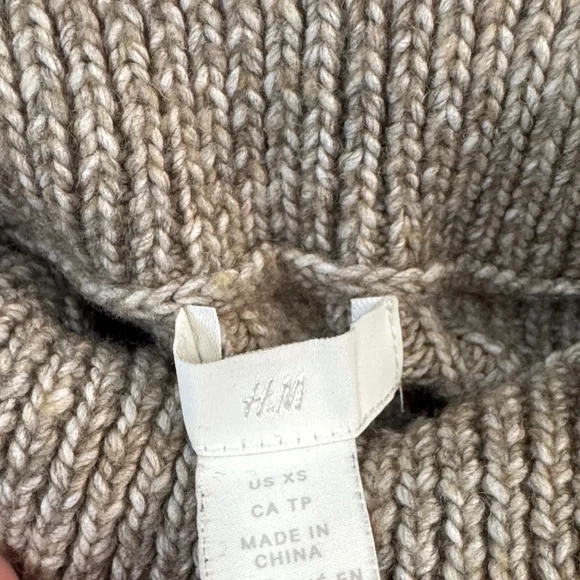 Cozy Brown Turtleneck Sweater - Picture 3 of 4